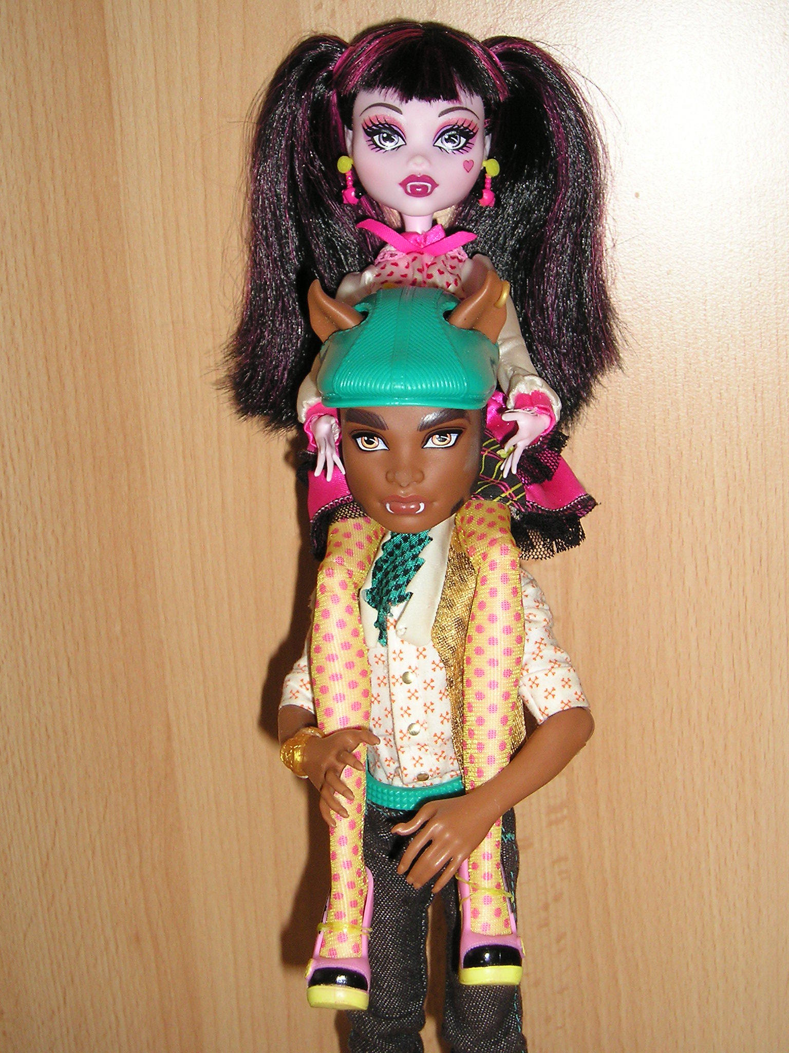Draculaura a Clawd Wolf